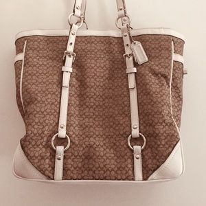 COACH 11527 Gallery Signature Leather purse